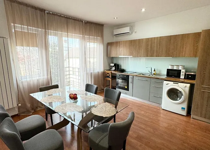 Holidays Vibes - 2 Bedrooms, 2 Bathrooms - Center *