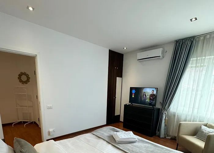 Appartement Holidays Vibes - 2 Bedrooms, 2 Bathrooms - Center Bucarest