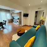 Apartment Holidays Vibes - 2 Bedrooms, 2 Bathrooms - Center *