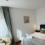 Apartment Holidays Vibes - 2 Bedrooms, 2 Bathrooms - Center Bukarest