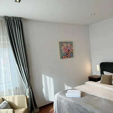 Lejlighed Holidays Vibes - 2 Bedrooms, 2 Bathrooms - Center Bukarest