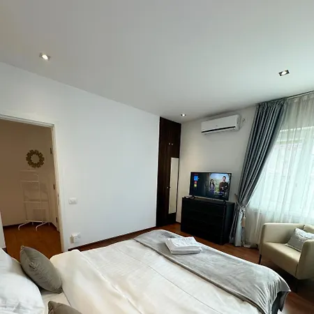 Apartment Holidays Vibes - 2 Bedrooms, 2 Bathrooms - Center Bucharest